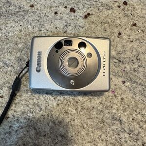 Canon ELPH LT 260 Silver Camera
